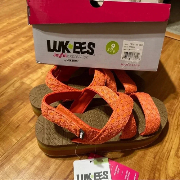 MUK LUKS Sandals - Picture 6 of 7